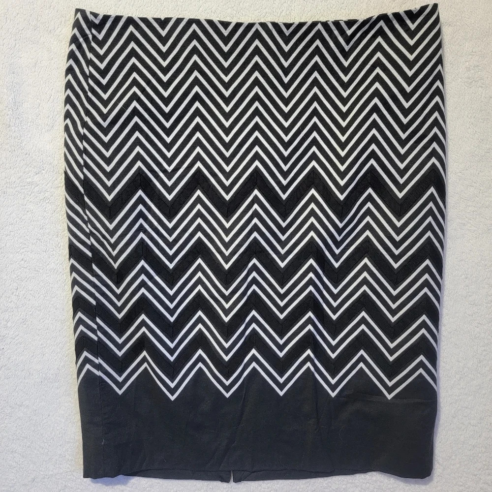 NWT WHBM Black White Chevron Pencil Skirt Back Zip Office Womens Size 8